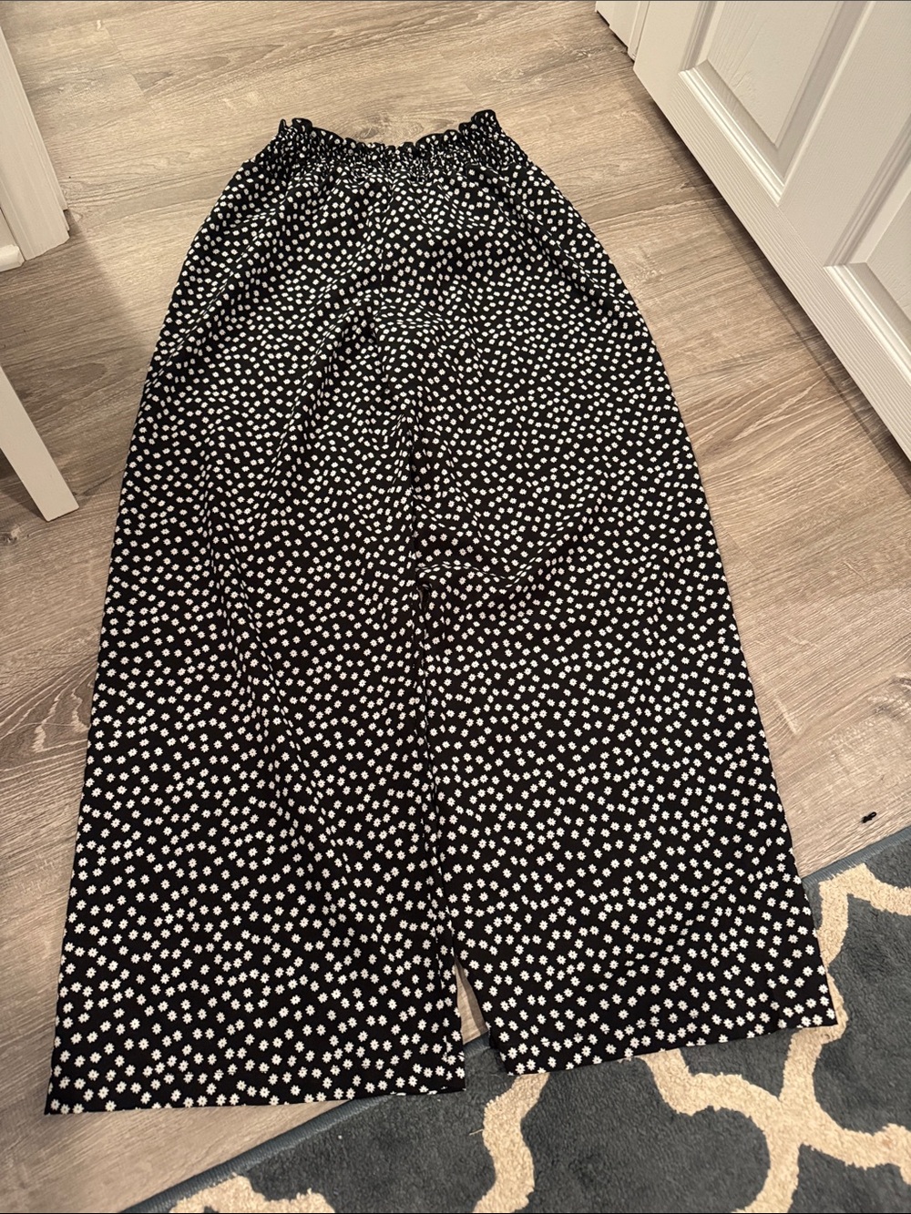 SHEIN Black Wide Leg flower Pants - Picture 1 of 3